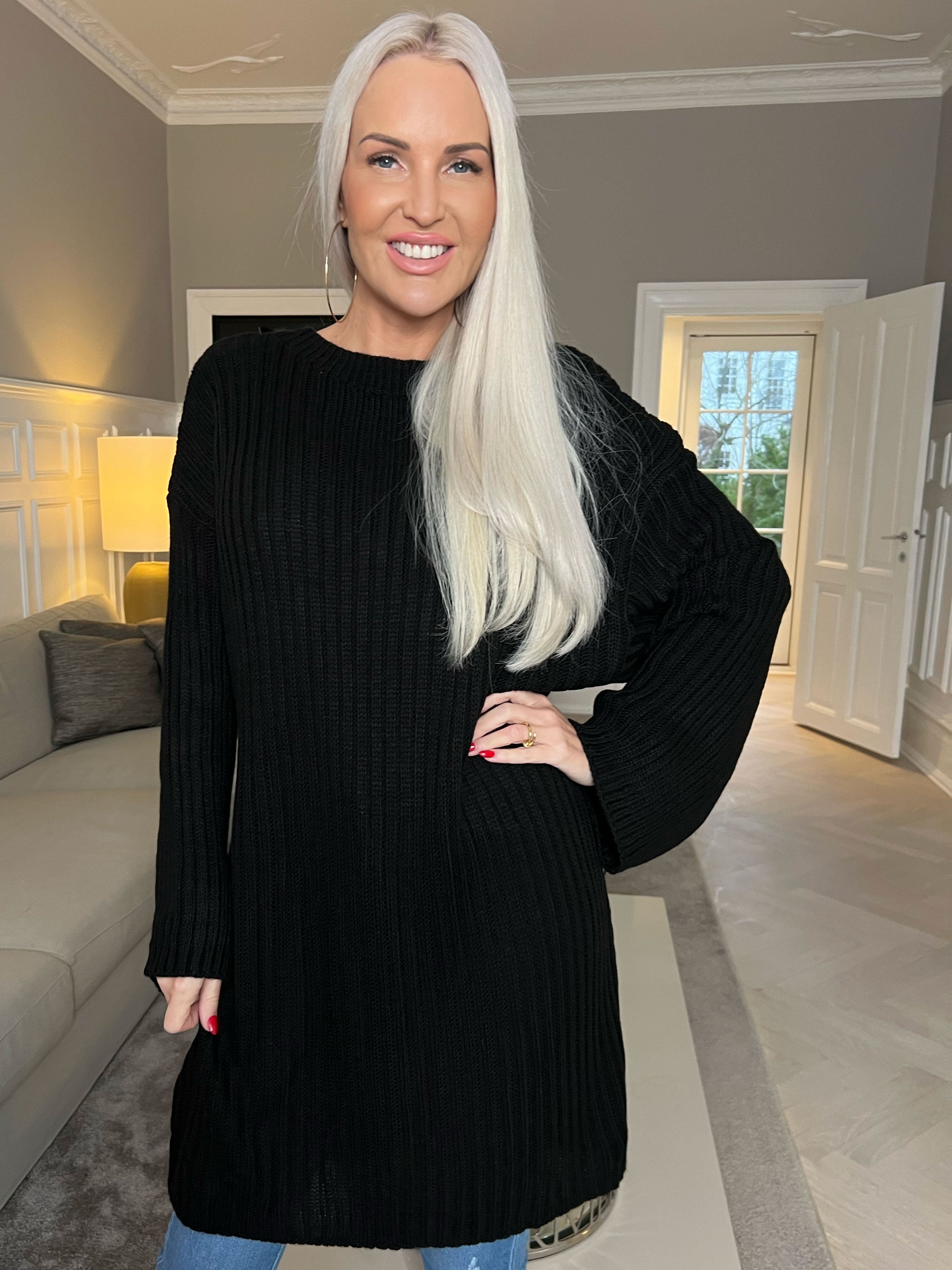 Dica - Stickad klänning med rosett i ryggen